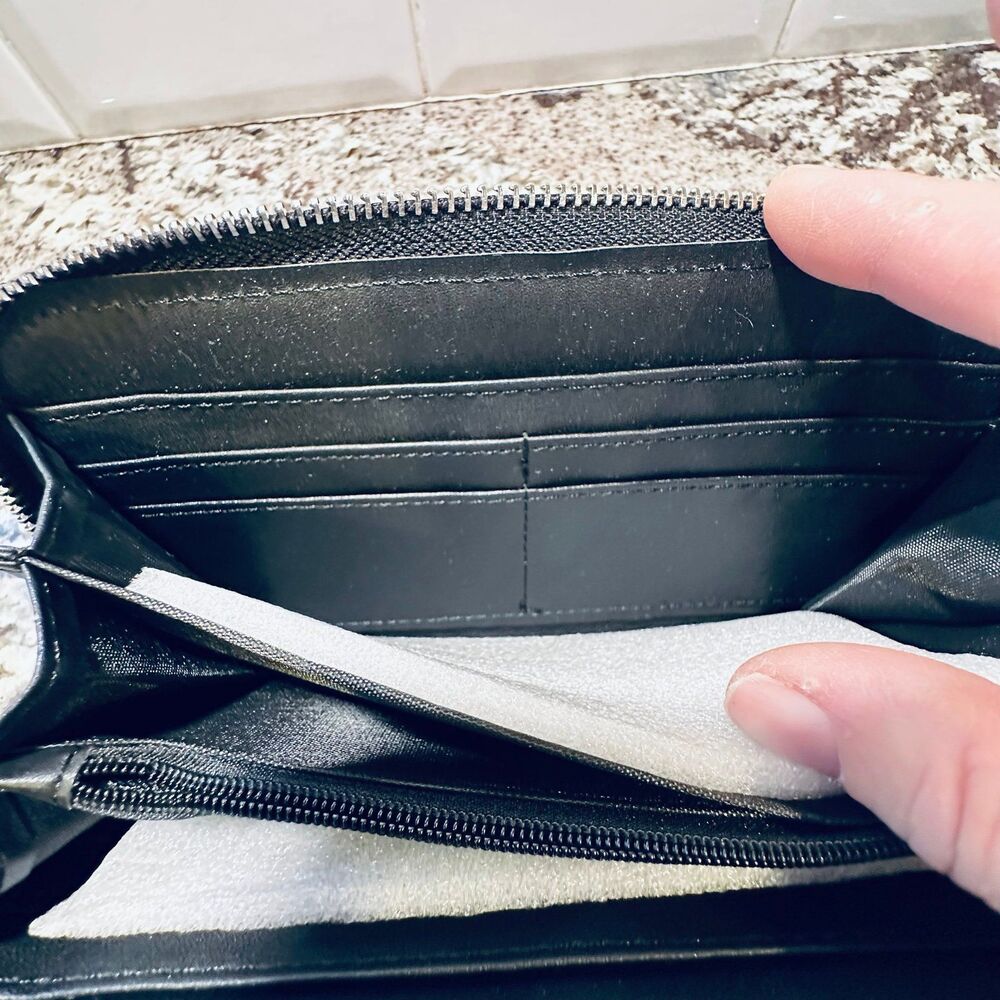 BCBG Wallet - Picture 10 of 12
